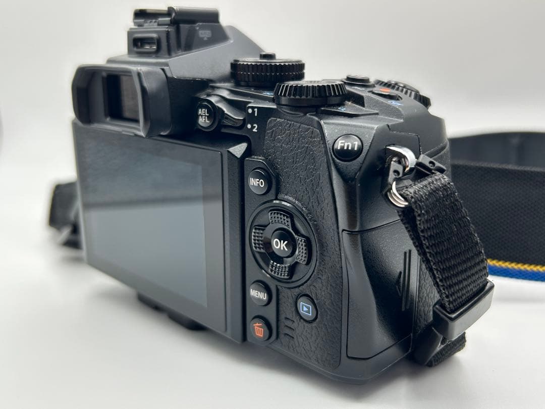 OLYMPUS OM-D E-M1 オリンパス カメラ 箱&付属品 リュック付き