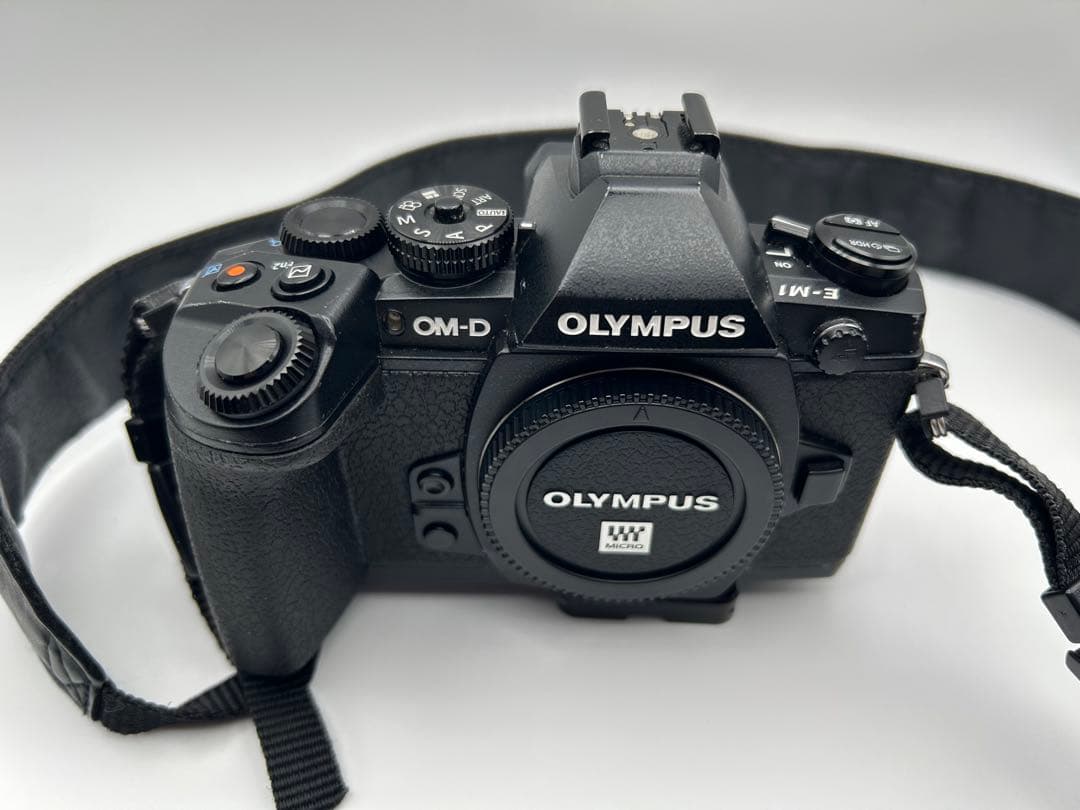 OLYMPUS OM-D E-M1 オリンパス カメラ 箱&付属品 リュック付き