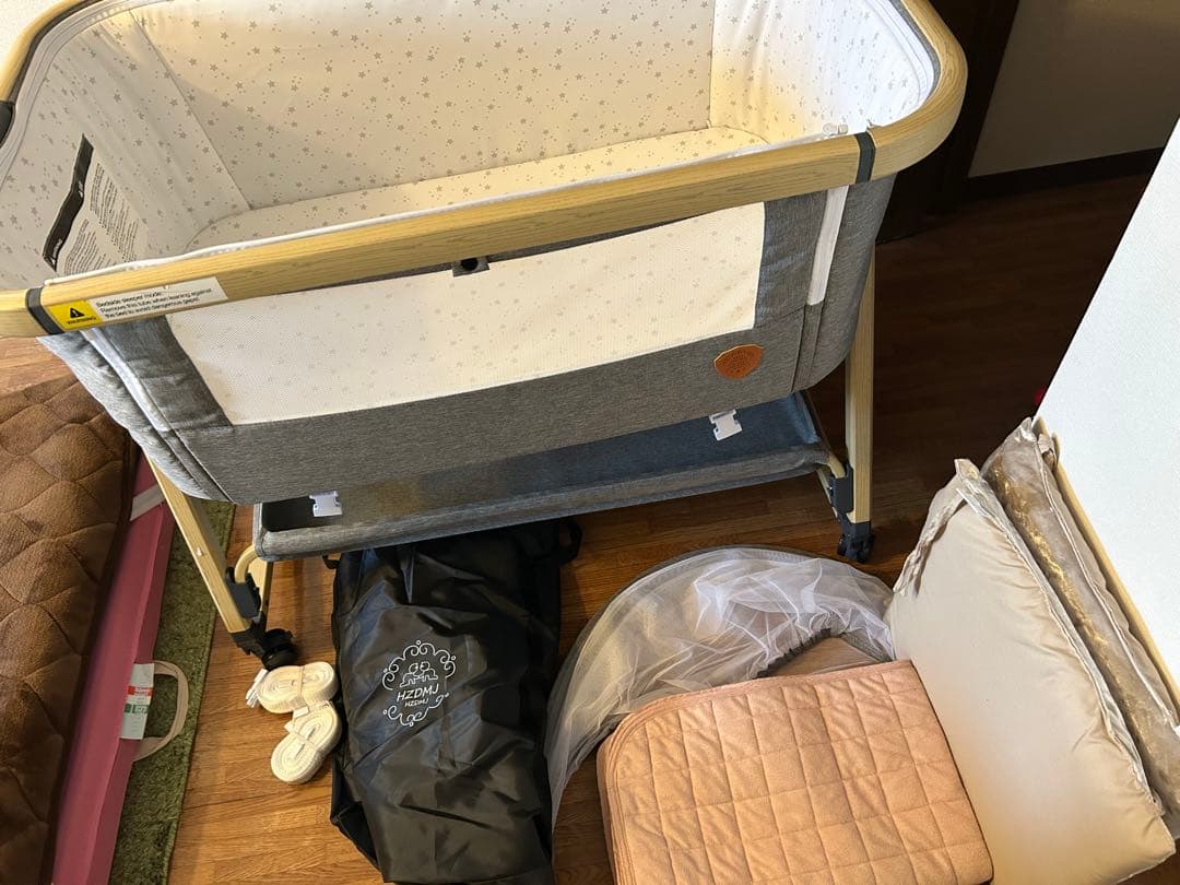 HZDMJベビーベッド添い寝折りたたみ ハイローベッドグレー　シーツ付き