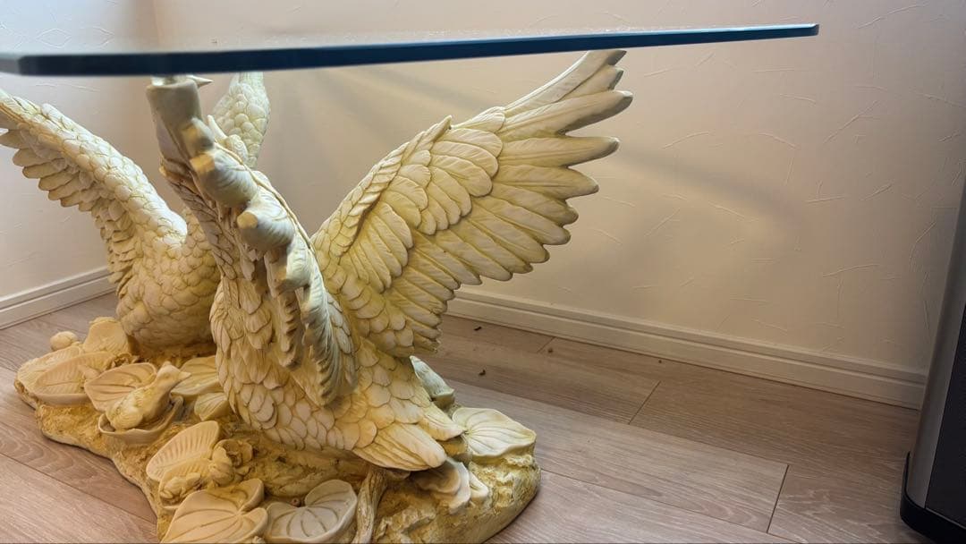 スワン彫刻のセンターテーブル