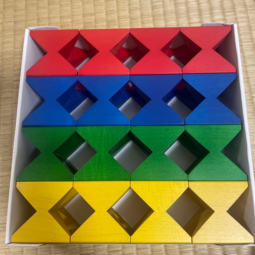 ワールドワイドキッズ　ネフスピールNaef Spiel 知育玩具　絵本と取説付き