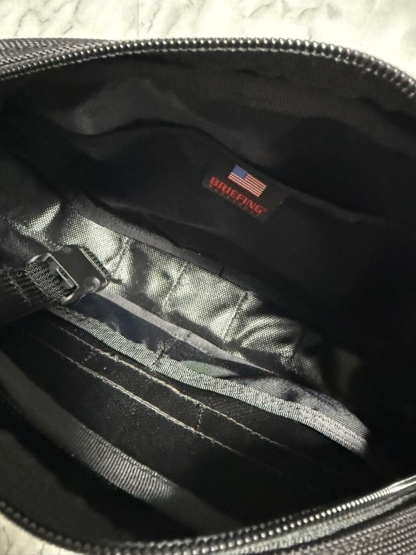 【BRIEFING MAG SHOULDER S】アメリカ製