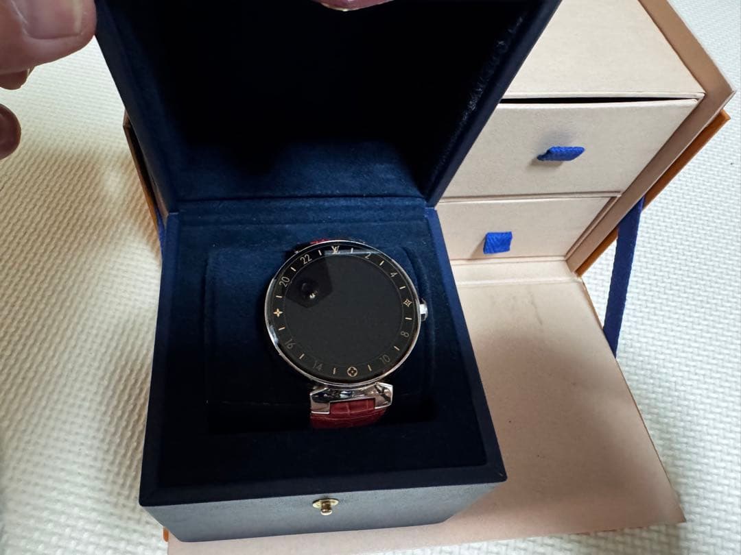 LOUIS VUITTON スマートウォッチ タンブール 箱 電源入りません