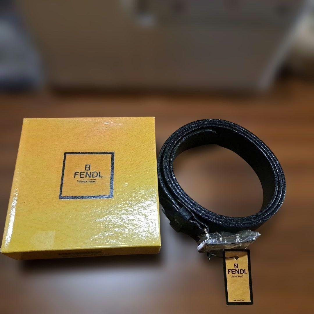 新品、未使用FENDI イタリア製ブラックレザーロゴベルト　ズッカ柄　Zucca