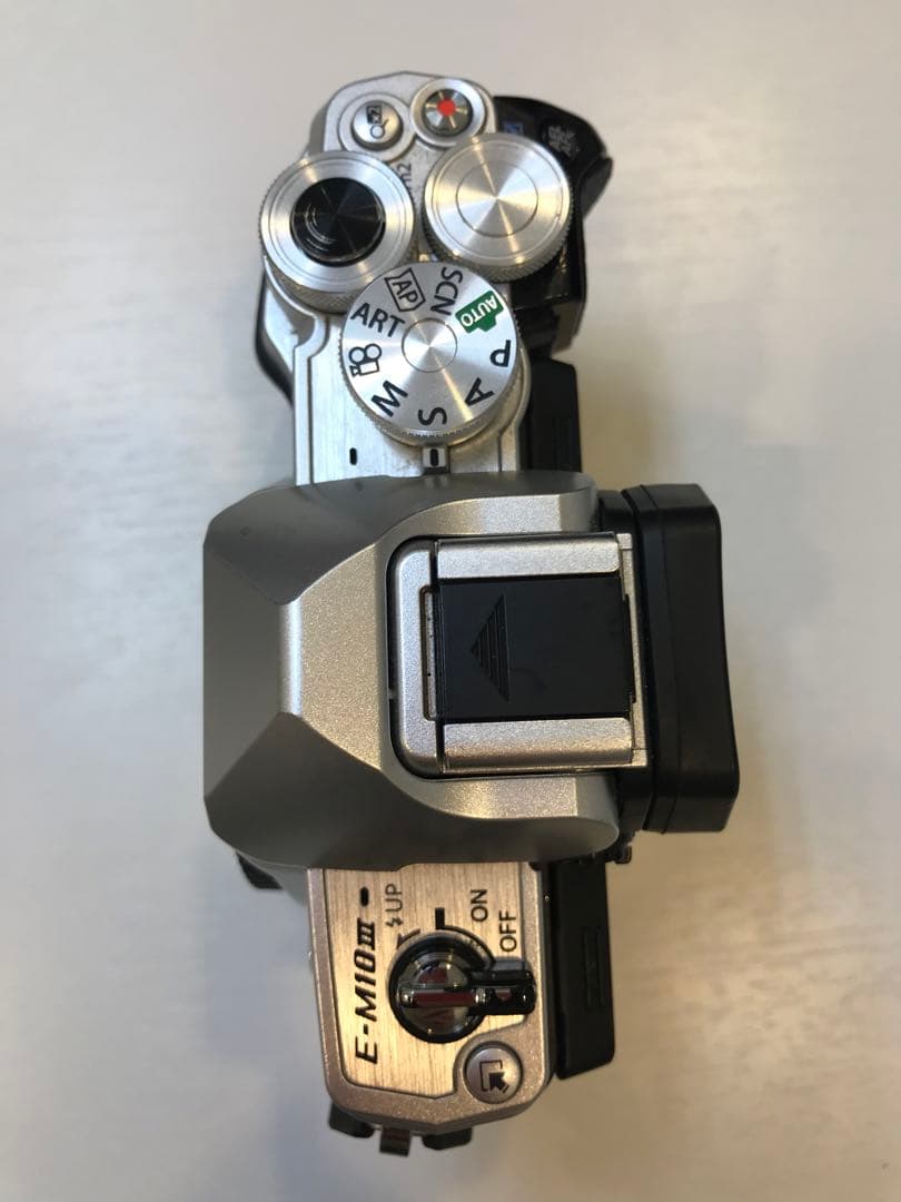 OLYMPUS E-M10 Mark III カメラ　I.1979