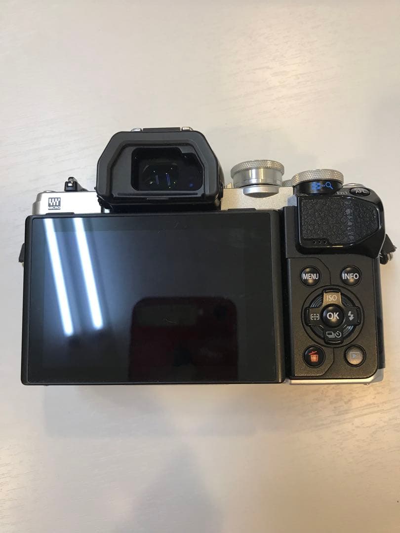 OLYMPUS E-M10 Mark III カメラ　I.1979