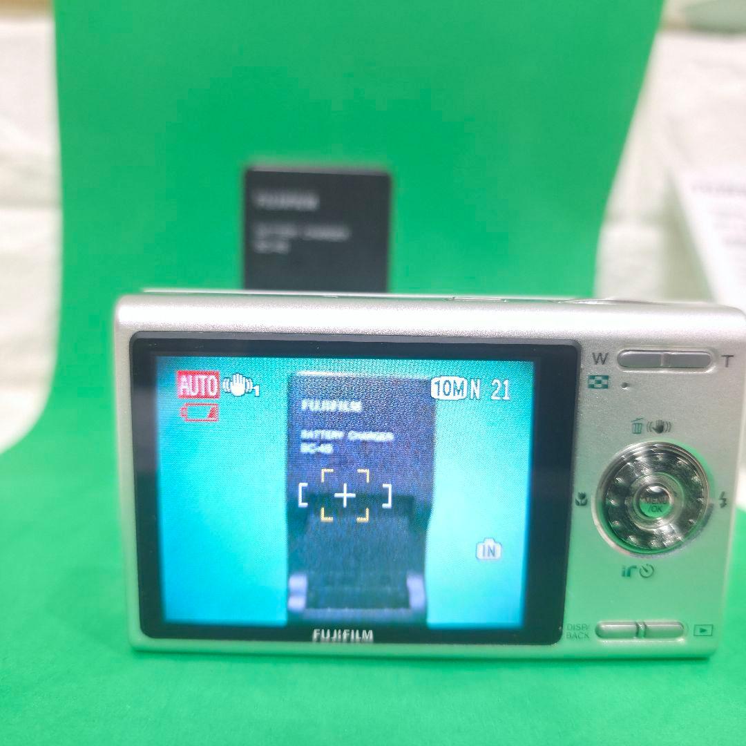 379】【美品】FinePix Z250fd コンパクトデジタルカメラ ホワイト