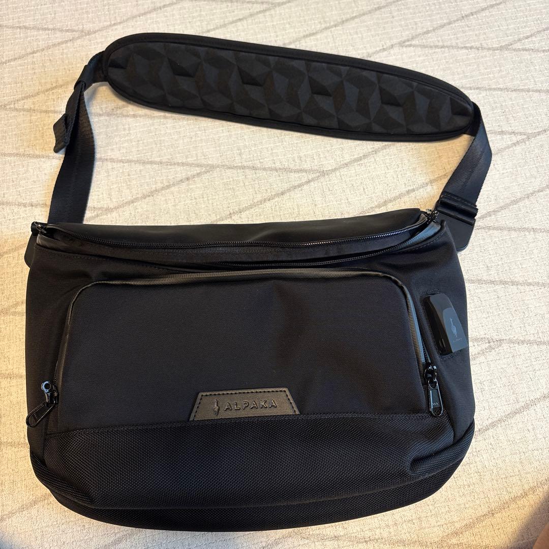 ALPAKAショルダーバッグ BRAVO SLINGMAX V2 10L