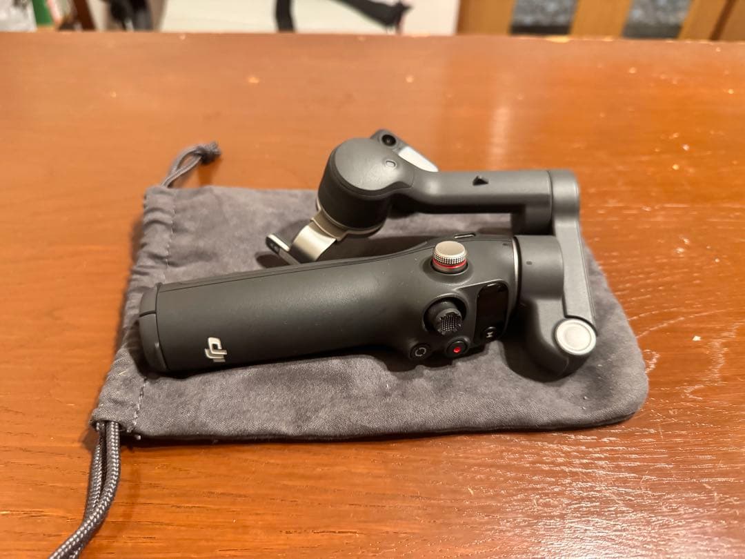 DJI スマホ ジンバル 7P ジンバルスタビライザー 10時間使用 スマホ充電