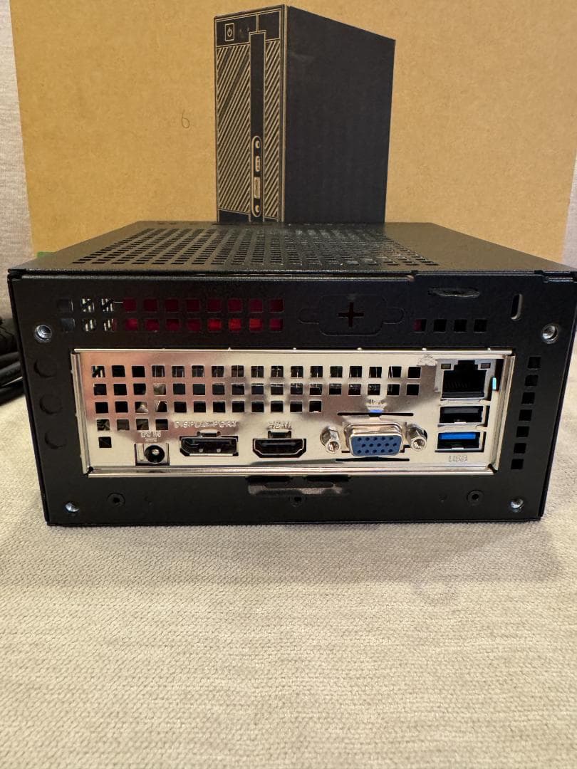 コンパクトデスクトップPC i5-8400 メモリ4GB DeskMini310