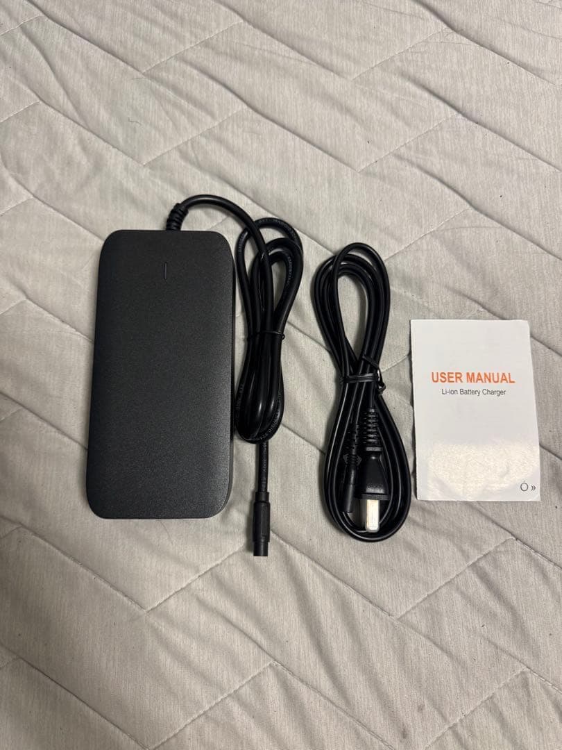 M*e様 mate x 充電器