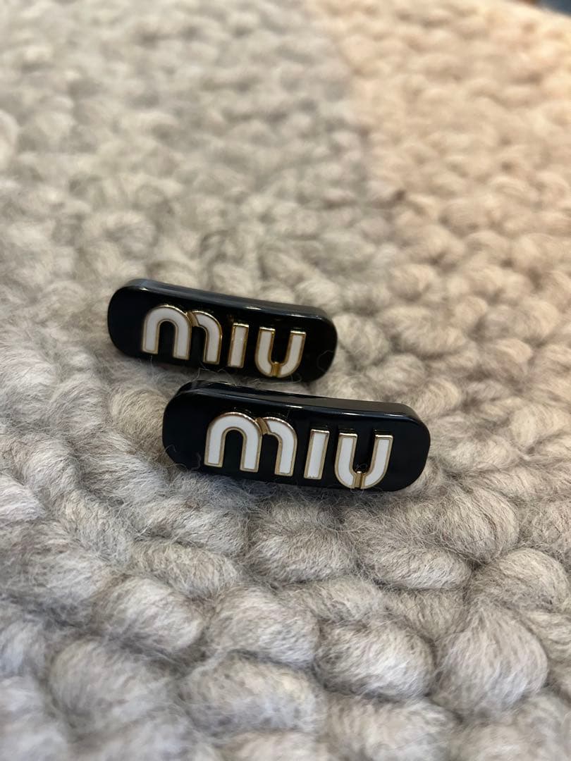 miu miu ヘアピン 2個セット ブラック