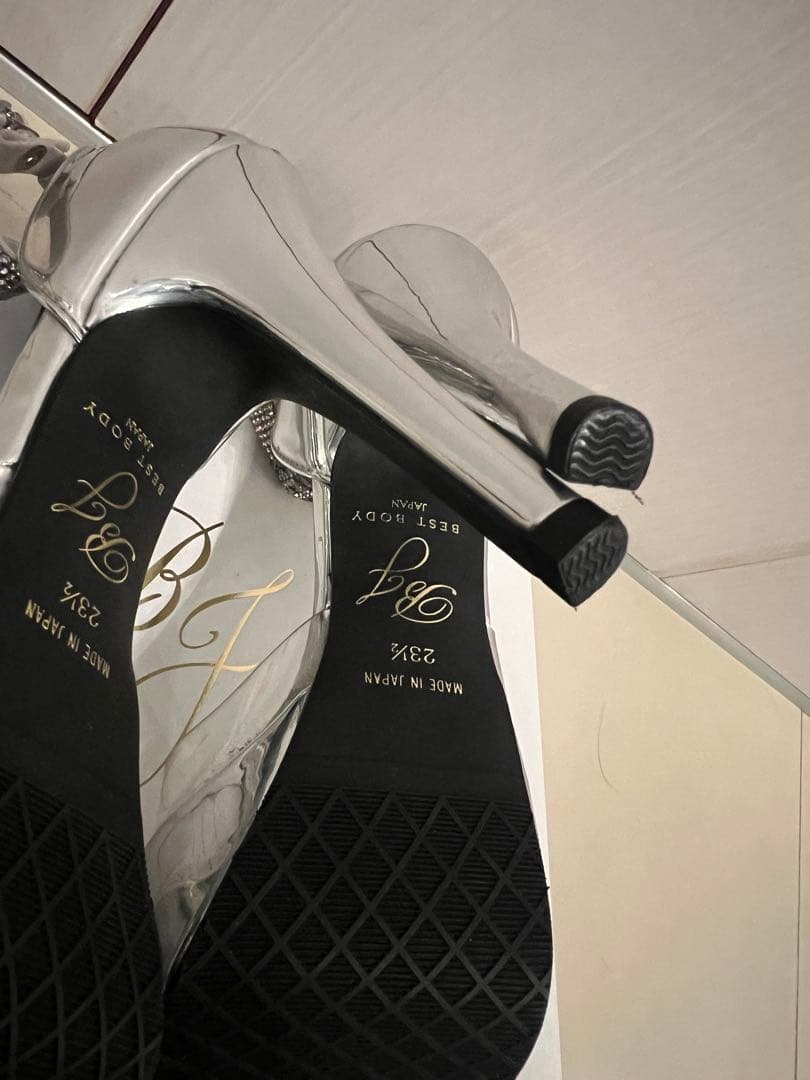 ベストボディジャパン公式ヒール23.5cm シルバーストーンストラップハイヒール