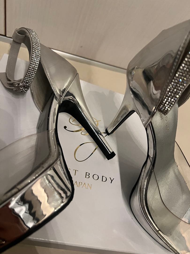 ベストボディジャパン公式ヒール23.5cm シルバーストーンストラップハイヒール