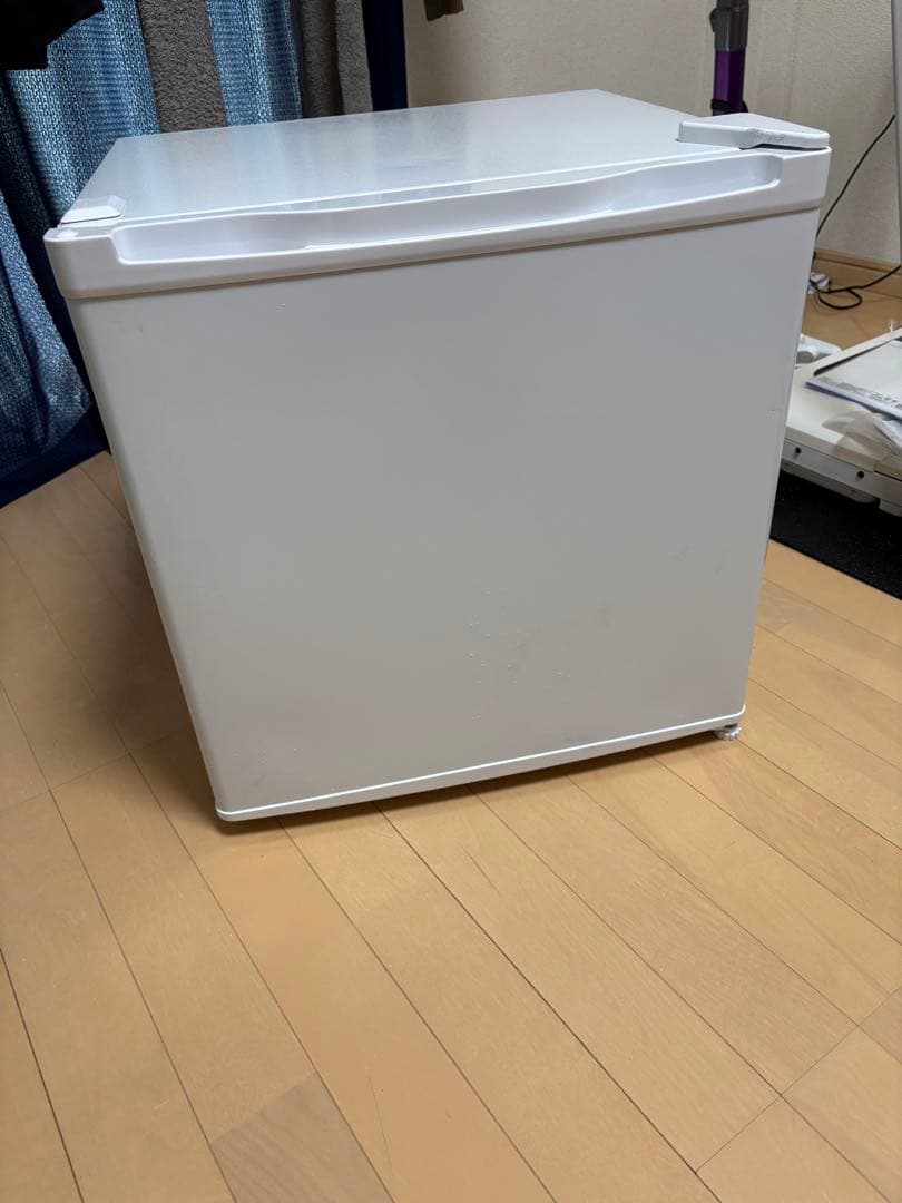 MAXZEN 2022年製 小型冷蔵庫　JR046ML01WH
