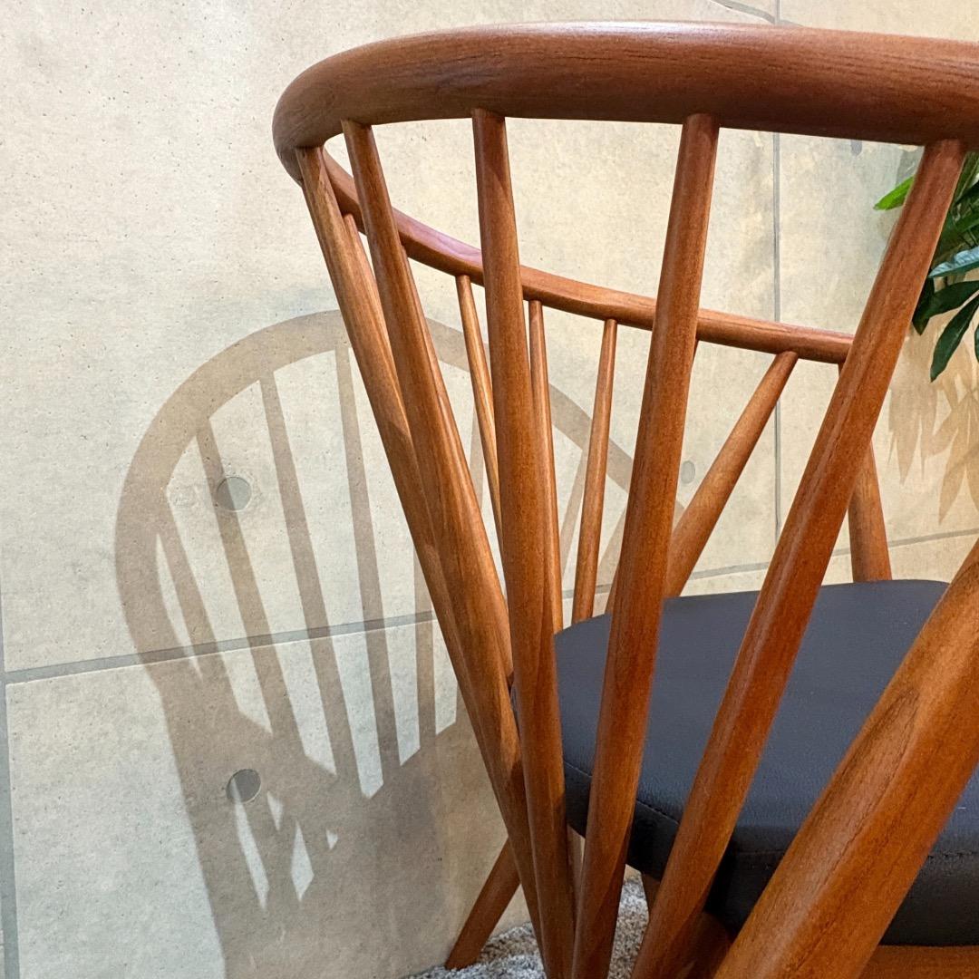 新品　北欧ミッドセンチュリースタイル　アームチェア ブラック合皮 ラウンジチェア