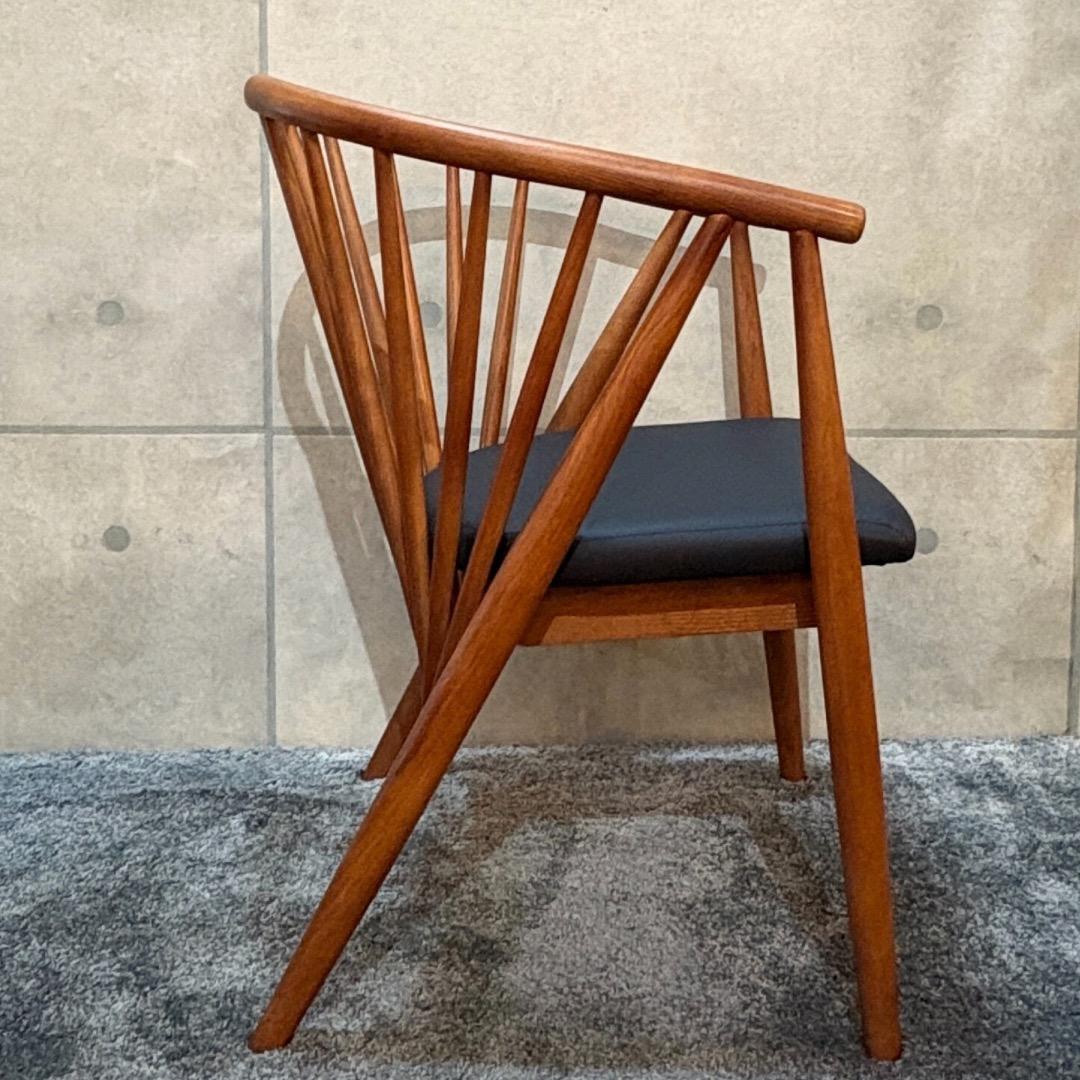 新品　北欧ミッドセンチュリースタイル　アームチェア ブラック合皮 ラウンジチェア