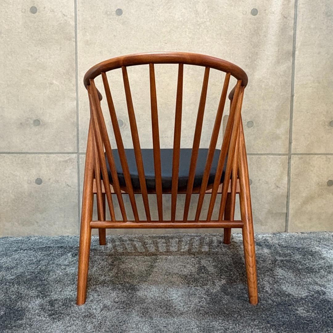 新品　北欧ミッドセンチュリースタイル　アームチェア ブラック合皮 ラウンジチェア