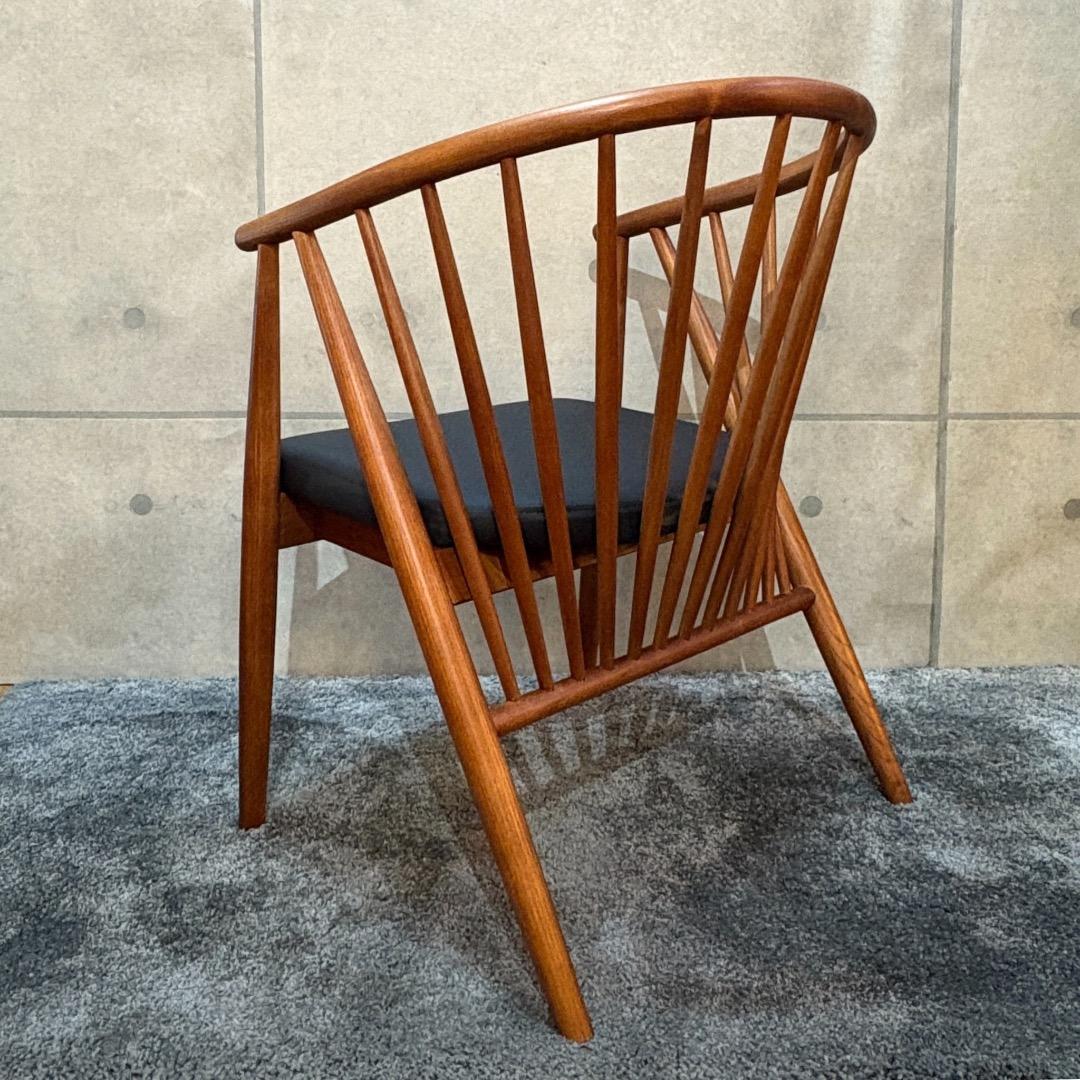 新品　北欧ミッドセンチュリースタイル　アームチェア ブラック合皮 ラウンジチェア