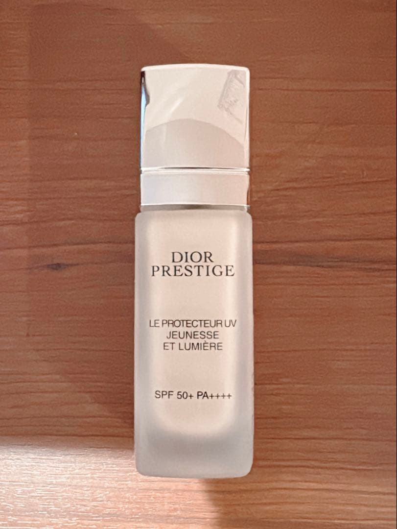 ディオールプレステージホワイトルプロテクターUVルミエールBB 01