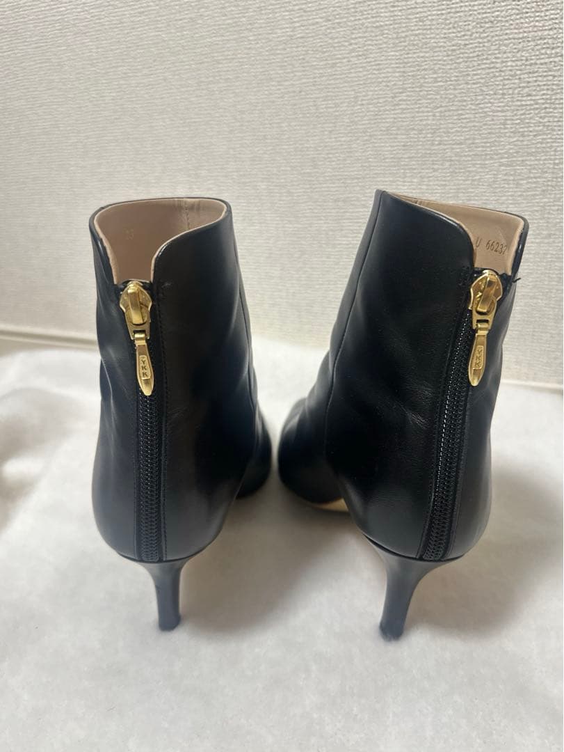 ダイアナ　DIANA ショートブーツ　ブラック　黒　レザー　革　バックファスナー