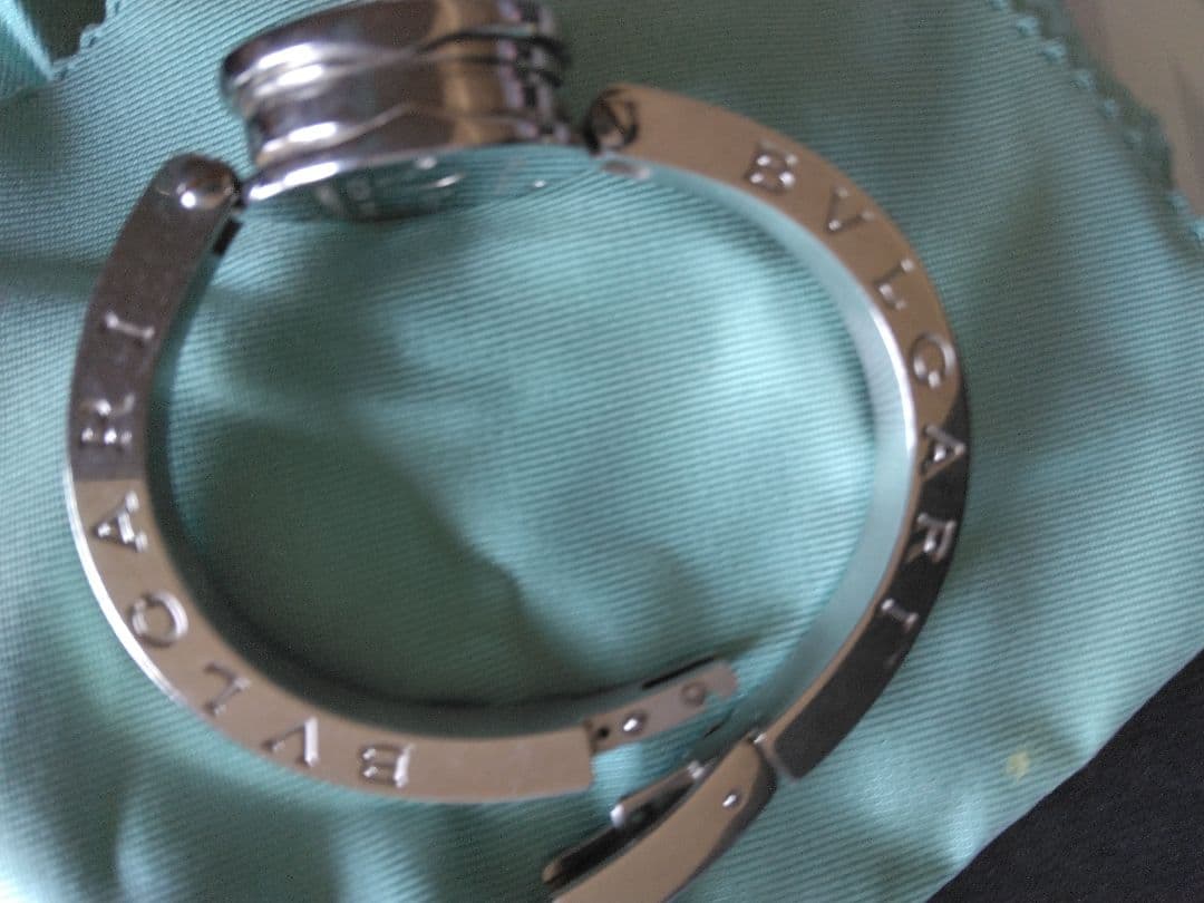 ブルガリレディースバングル腕時計　B-zero1 ブルーシェルSsize