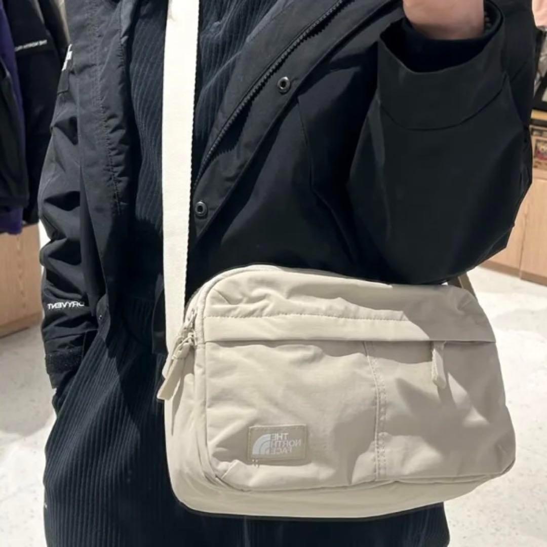 【韓国限定・新品】ノースフェイス トラベルクロスバッグM ホワイトサンド