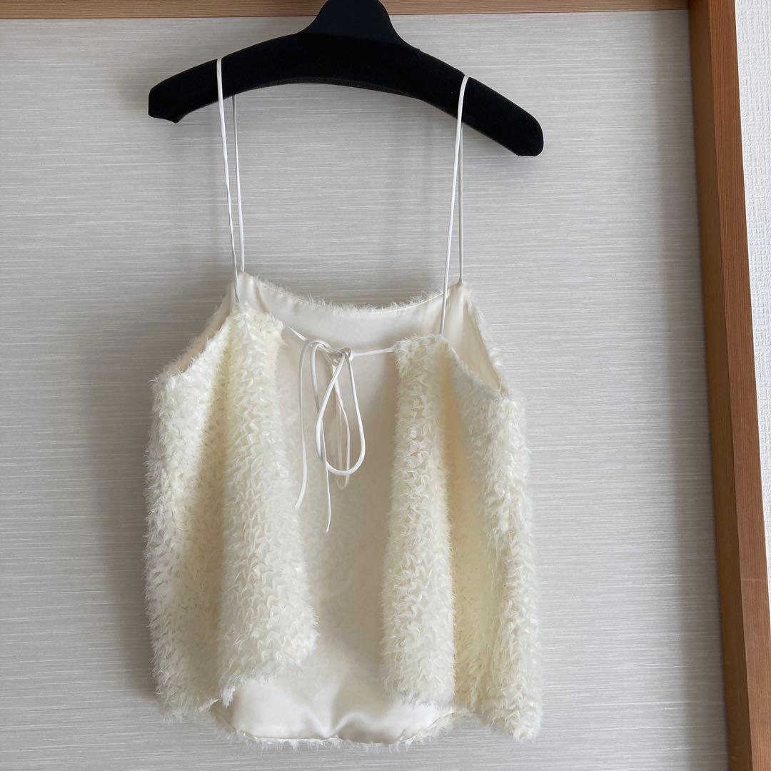 テープチュール刺繍キャミブラウス