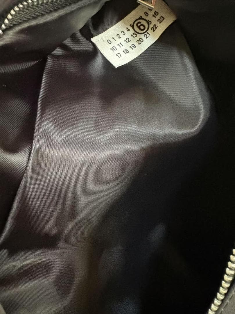 即日発送メゾンマルジェラ MM6ブラック ショルダーバッグ