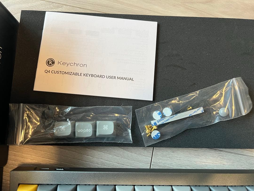 Keychron Q4 カスタムメカニカルキーボード (US ANSI 配列)