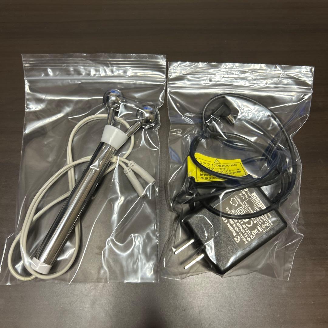 なすび【REALIZE】スリムビューティハウスEMS美容機器 本体と付属品