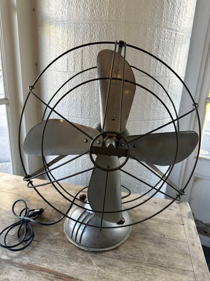 かなり重厚は仕上がりレトロ扇風機　アンティーク