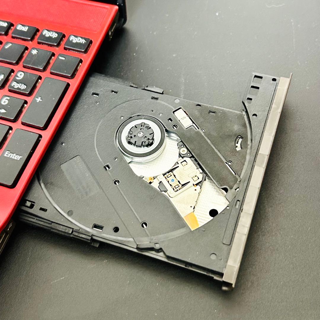 富士通 SSD快適ノートパソコン Windows11+Office レッド