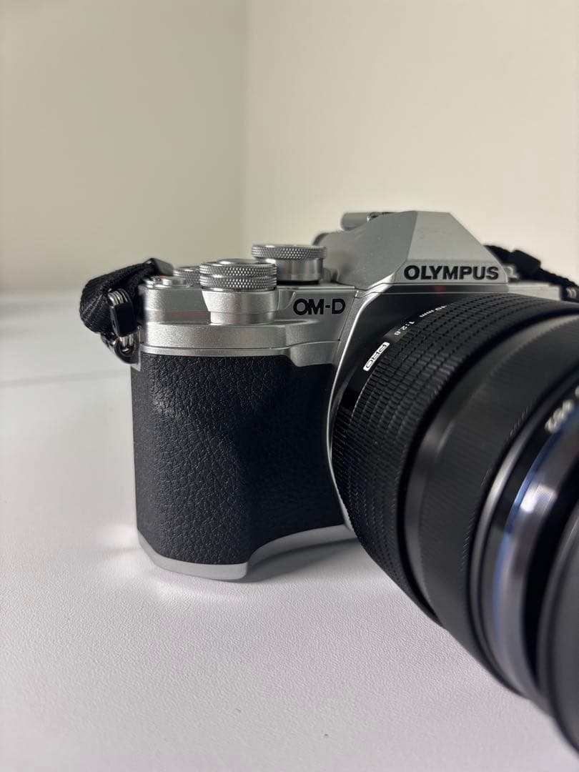 オリンパス OM-D E-M10 Mark4 & M.Zuiko Pro レンズ