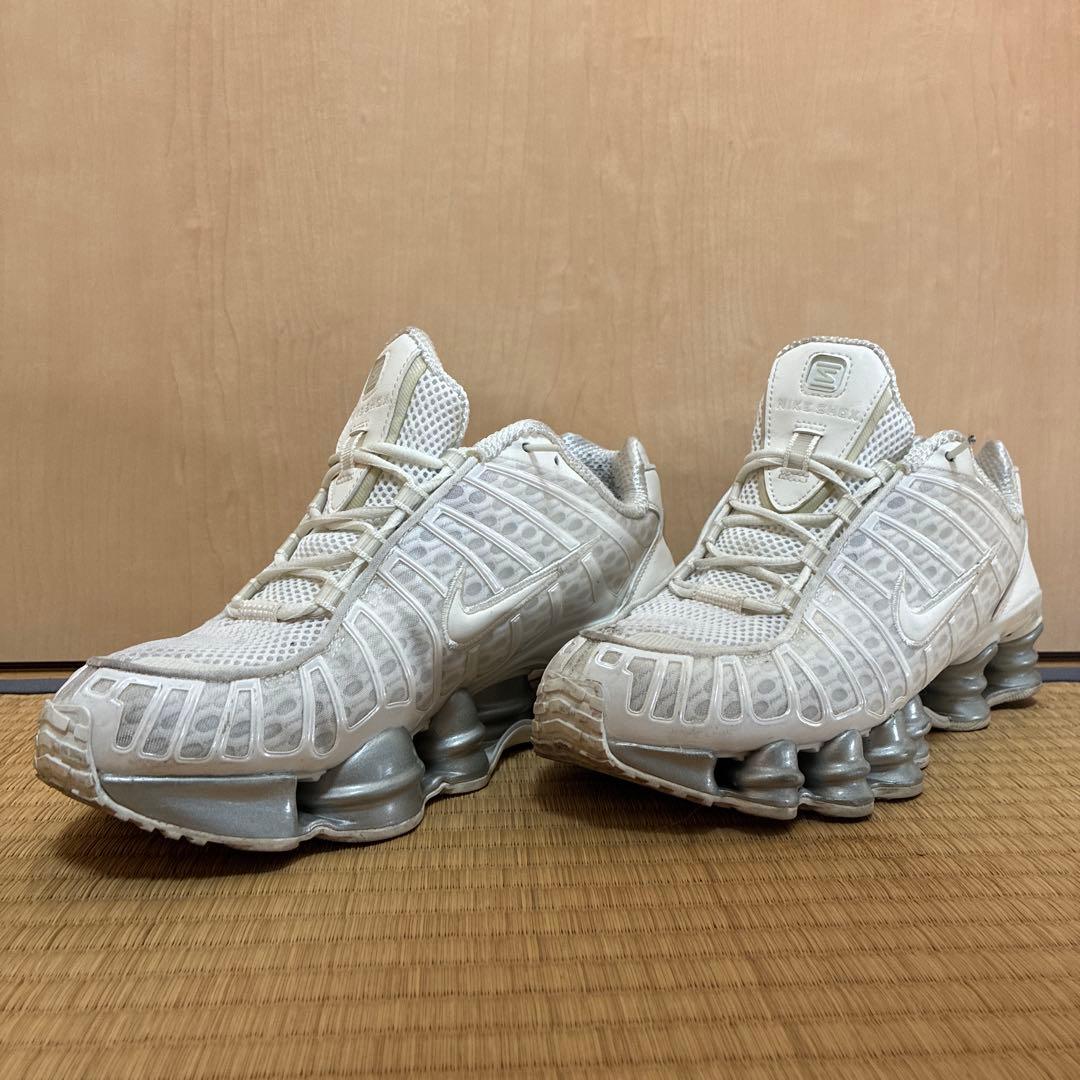 NIKE SHOX TLホワイト×グレー　27cm