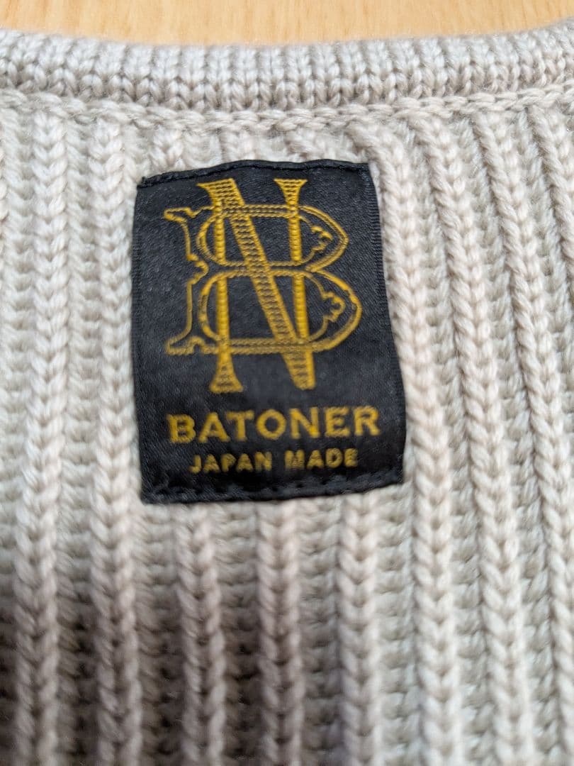 BATONER (バトナー) リブVネック　セーター メリノウール製