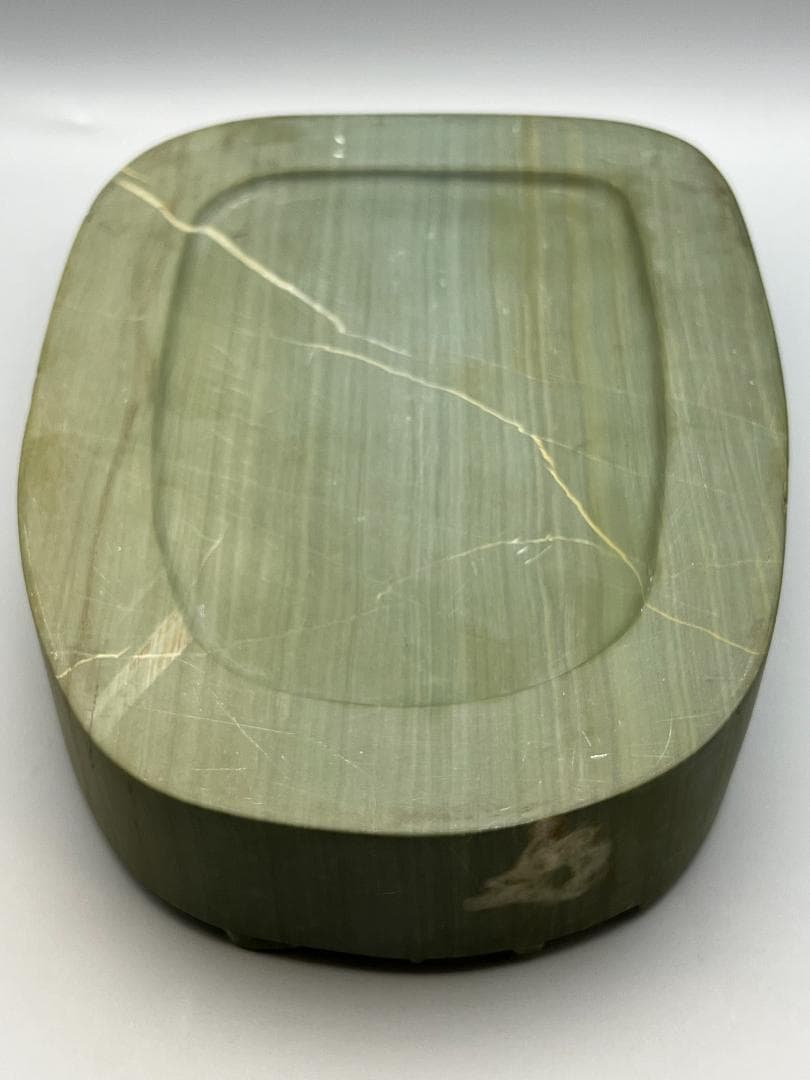 【海】硯　松花江緑石硯 松樹山水画　大硯 錦箱入　中国書道 　約：3.8kg