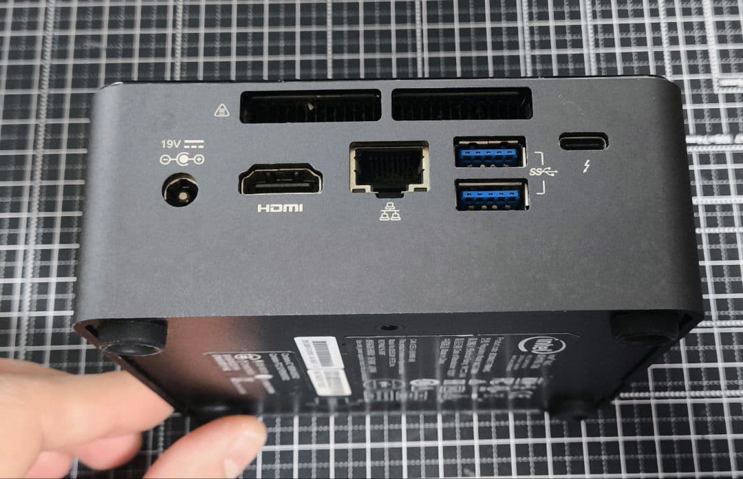 ミニPC Intel NUC i7 BNH Model