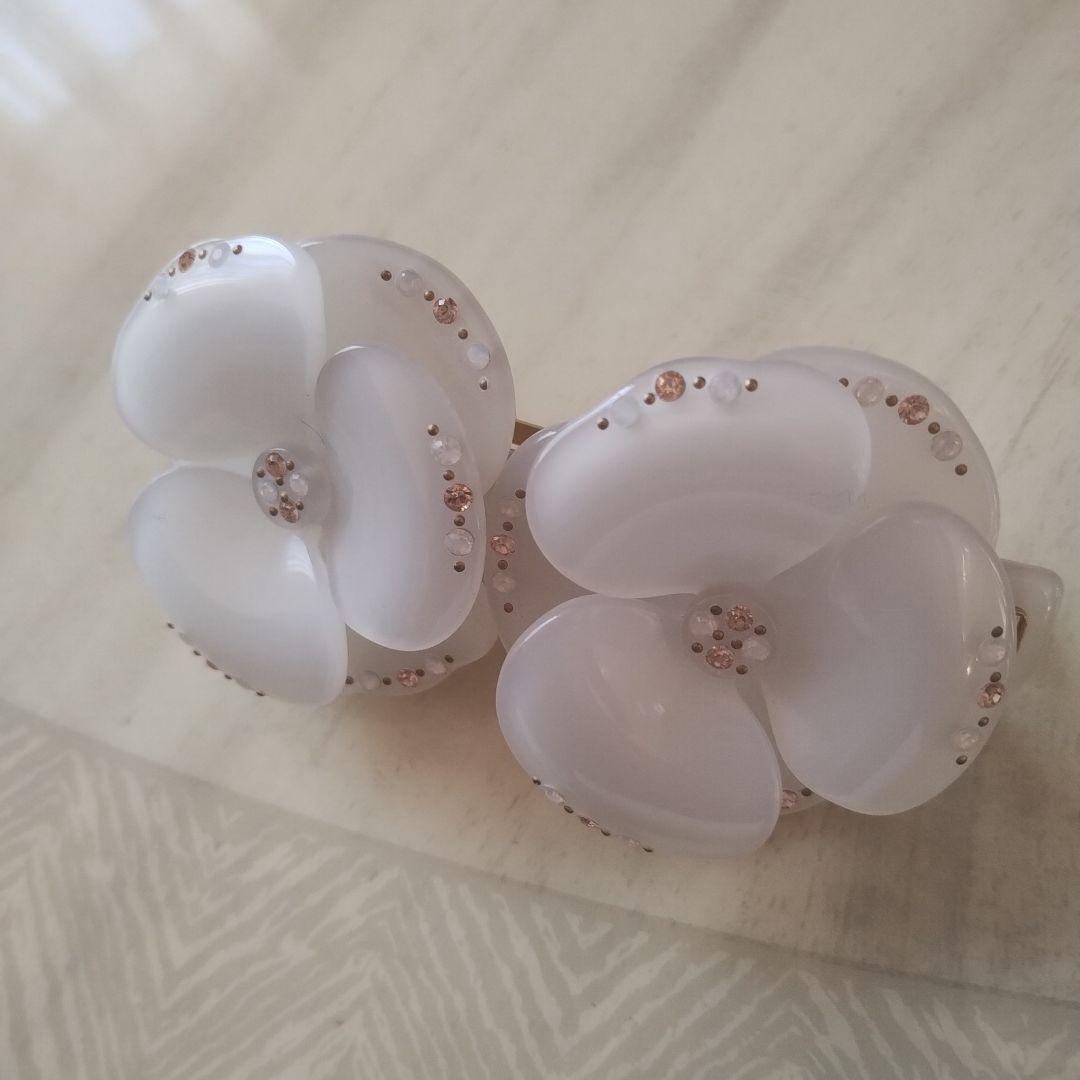 ②ー2 激レアな➠➠アレクサンドルドゥパリホワイトスワロフスキー双子カメリア