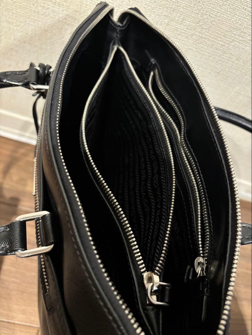 PRADA ビジネスバッグ