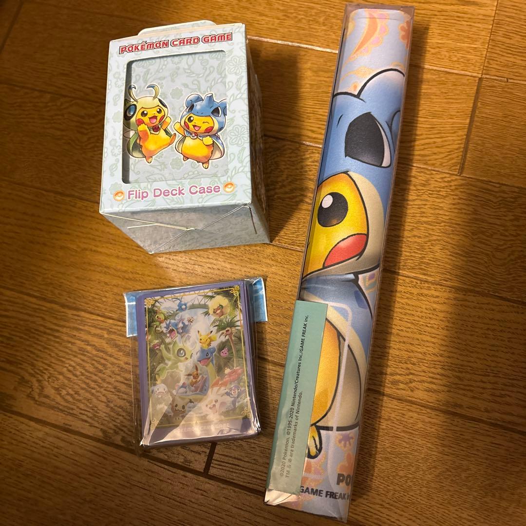 シンガポール1周年限定 ポンチョを着たピカチュウ プレイマット スリーブ ケース