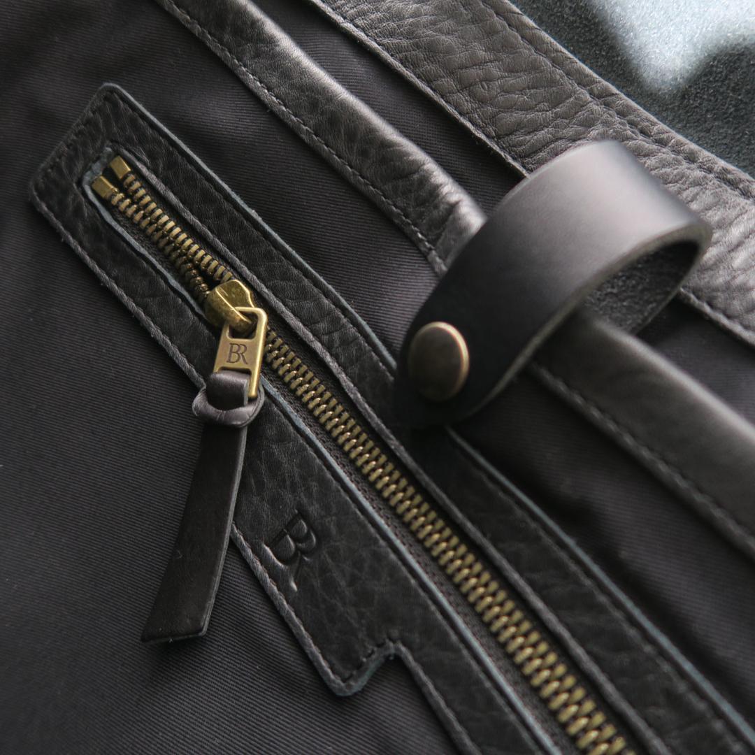 定価55,000円 BANANA REPUBLIC レザーメッセンジャーバッグ