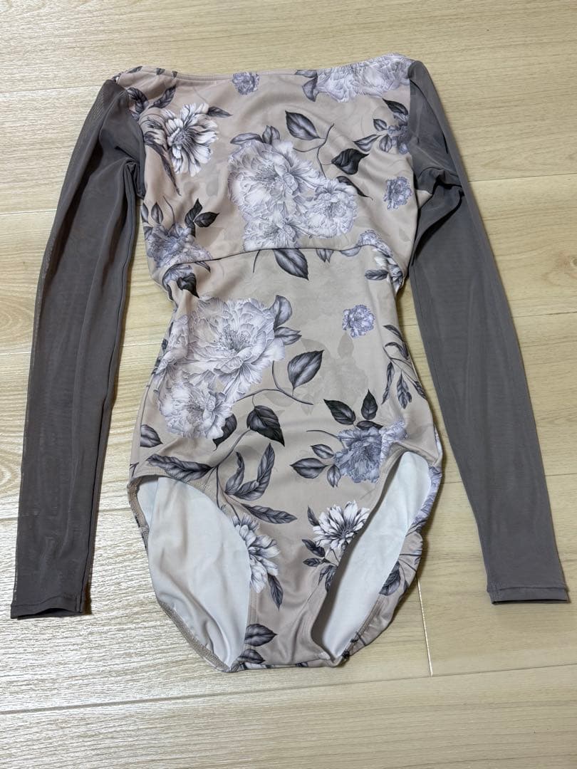 stina 花柄 長袖レオタード　新品　ショッパー付き