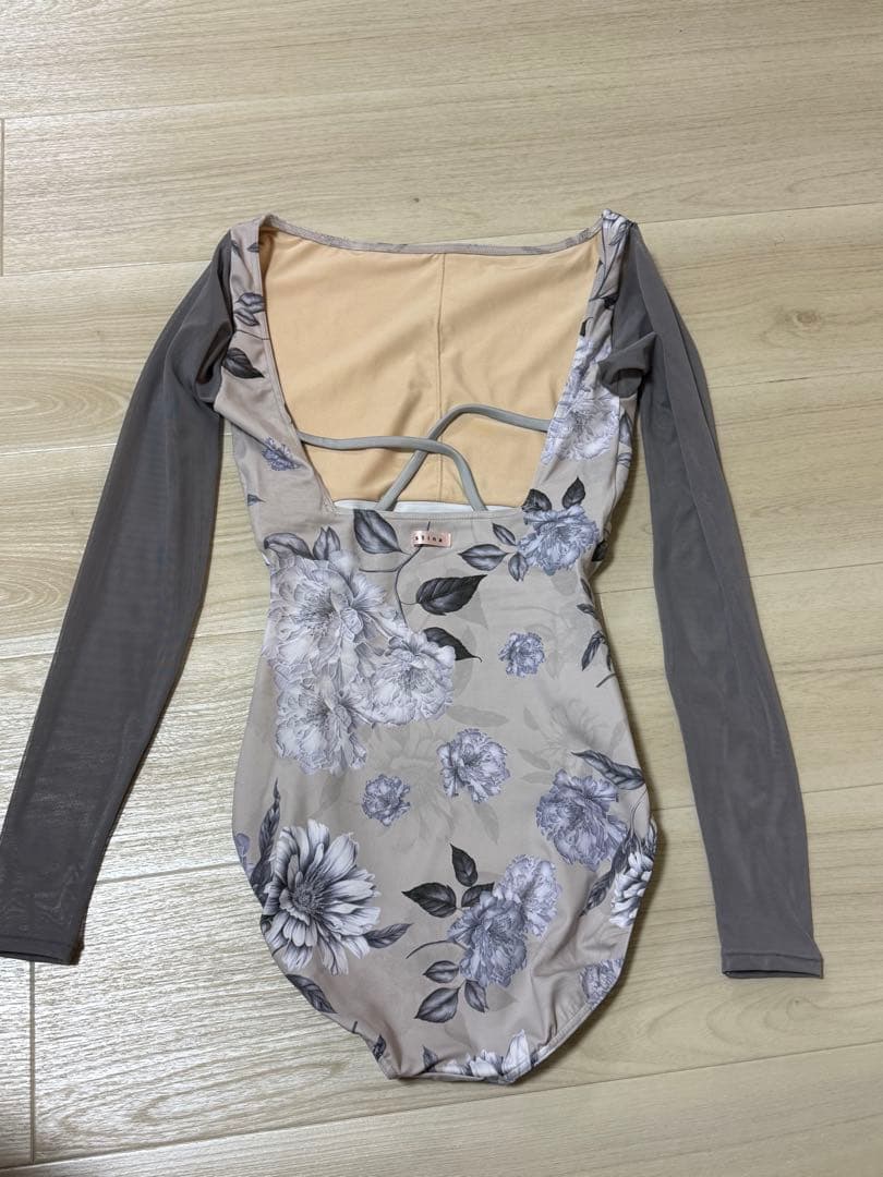 stina 花柄 長袖レオタード　新品　ショッパー付き