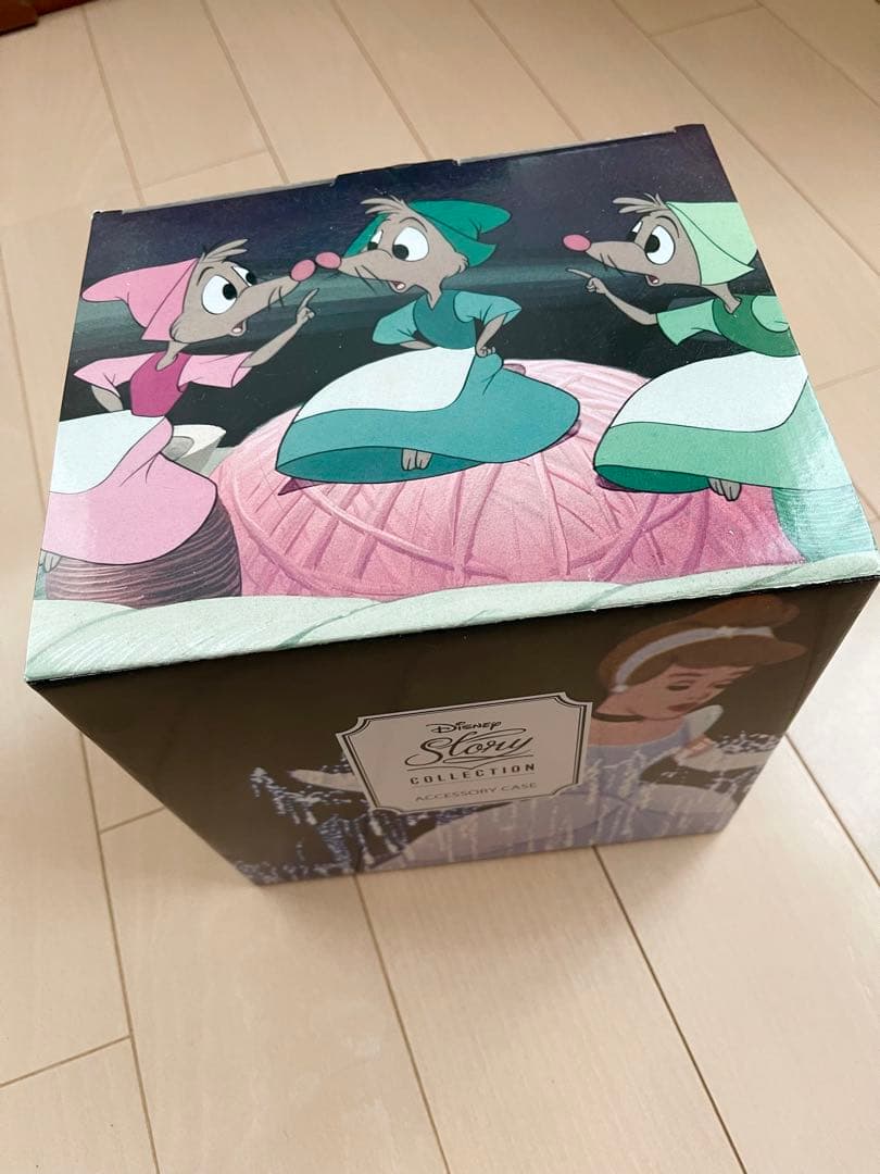 【新品未使用】シンデレラ　70周年　フィギュア　アクセサリーケース　小物入れ