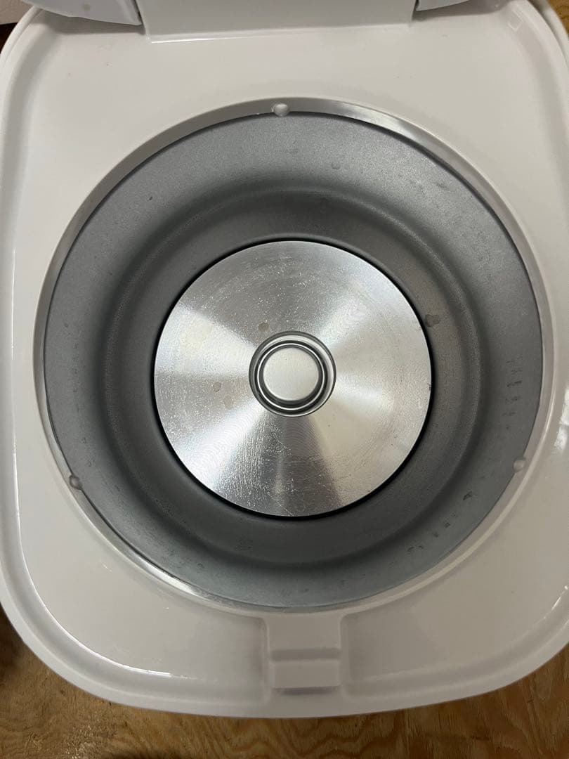 アイリスオーヤマ　マイコン炊飯器　3合　一人暮らし　エコ　ホワイト　2025年製