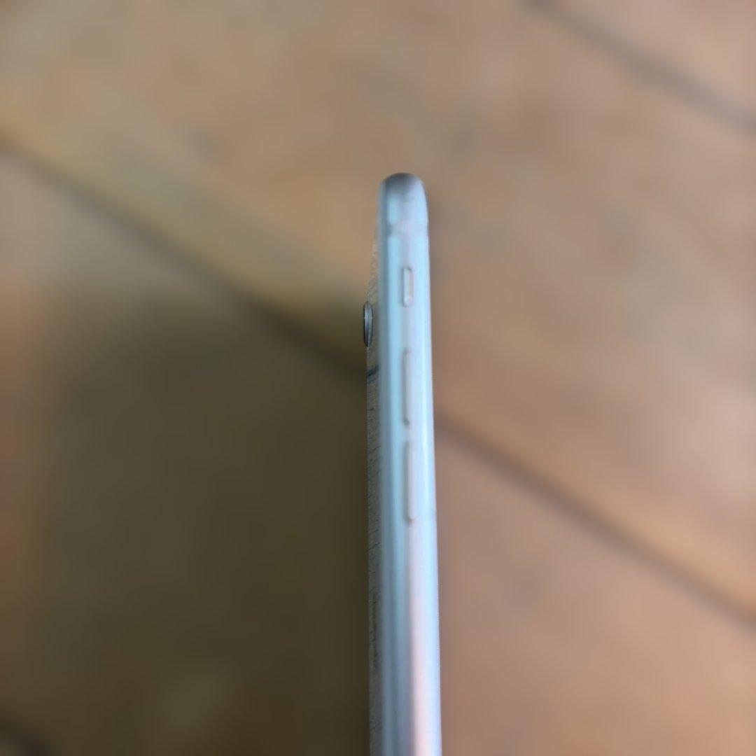 iPhone SE 第3世代　バッテリー98%