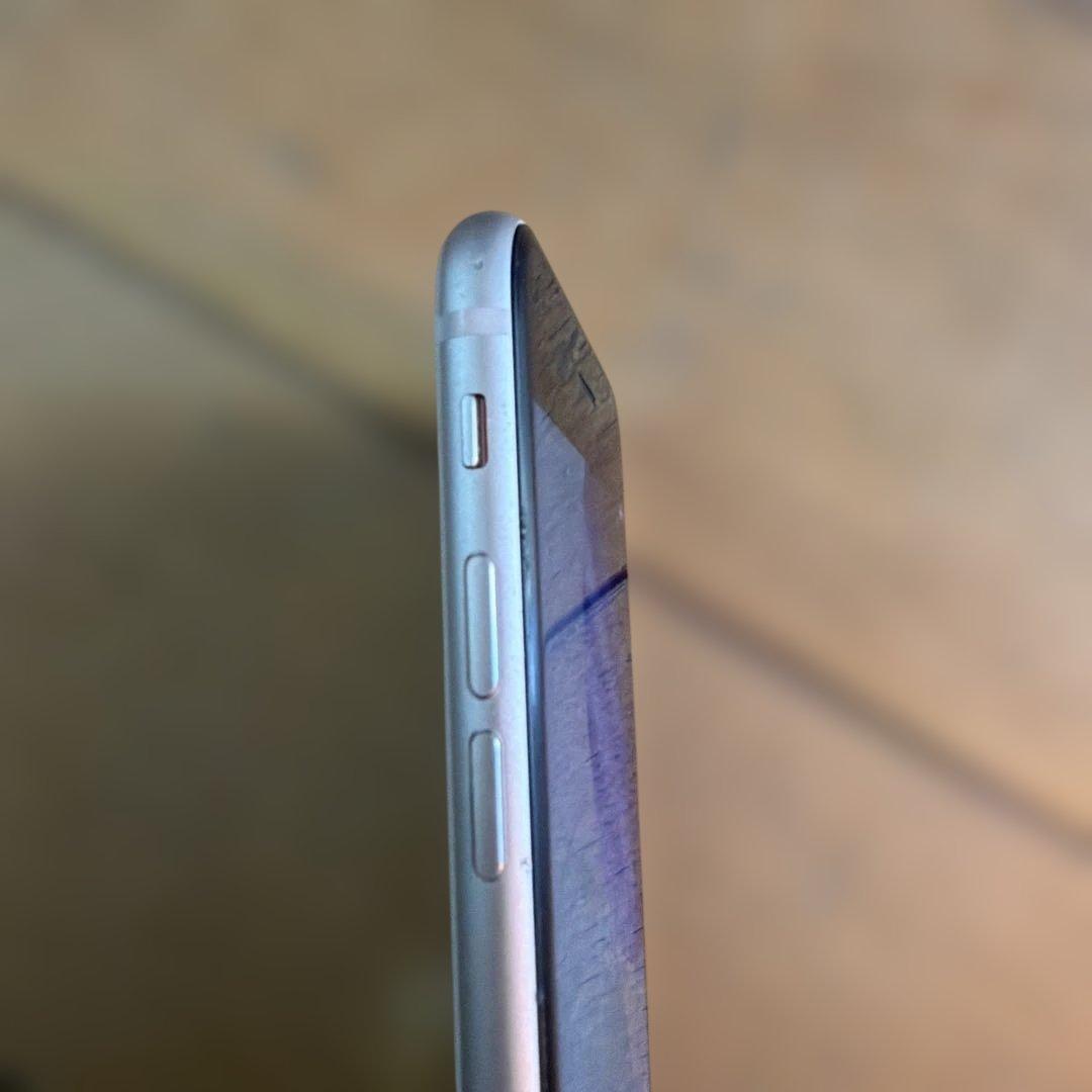 iPhone SE 第3世代　バッテリー98%