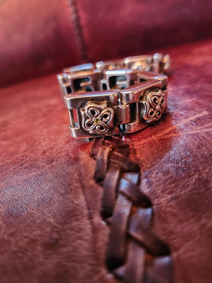 シンズスカルプチャー　シルバーブレスレット　ペリドット装飾