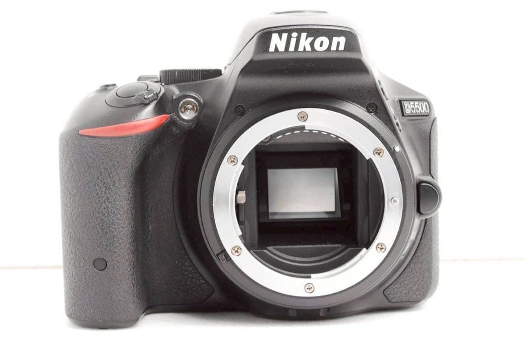 大特価！Nikon D5500 ボディ バッテリー充電器付き WiFi機能搭載✨